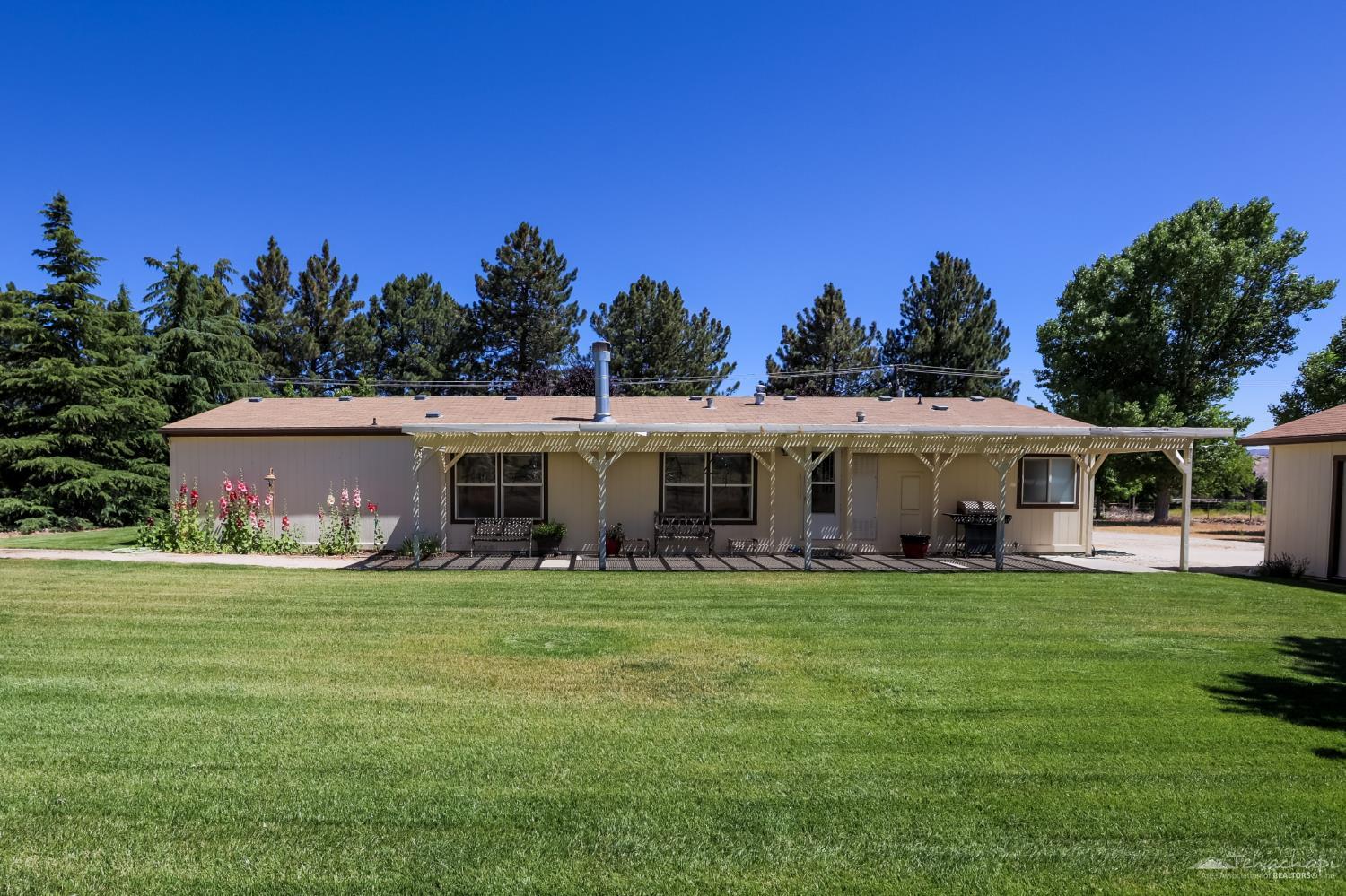 Abajo Avenue, Tehachapi
