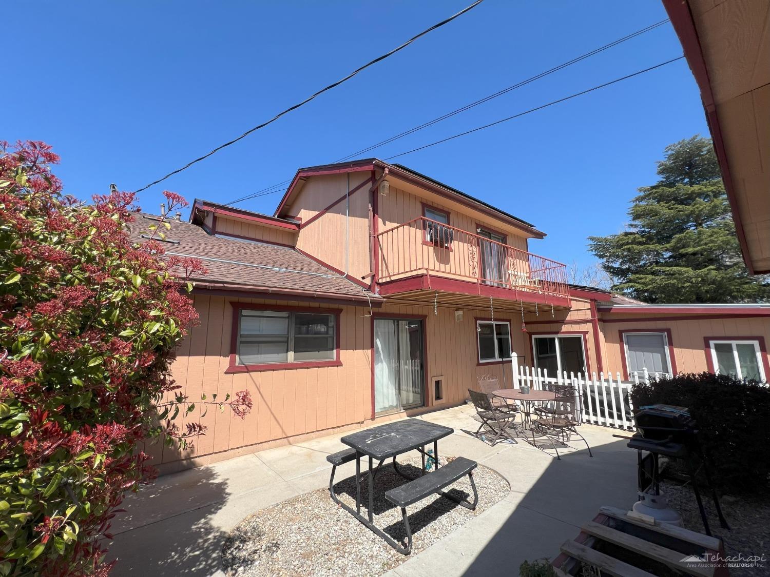 E E Street, Tehachapi City