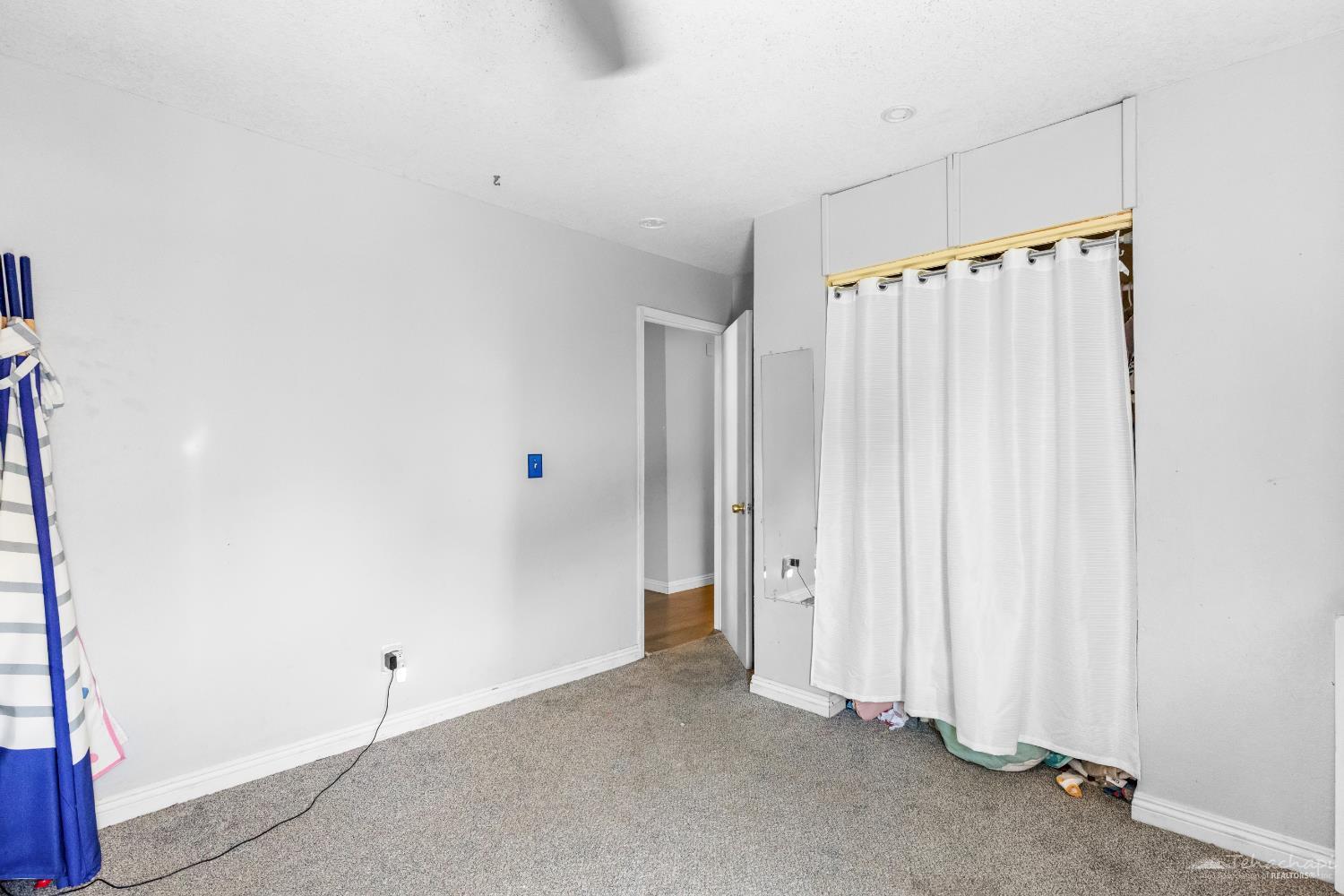Luana Dr, Golden Hills East