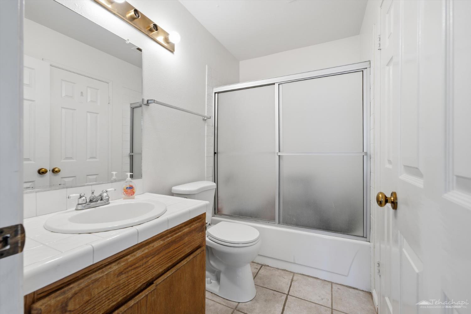 Glenview Court photo 17