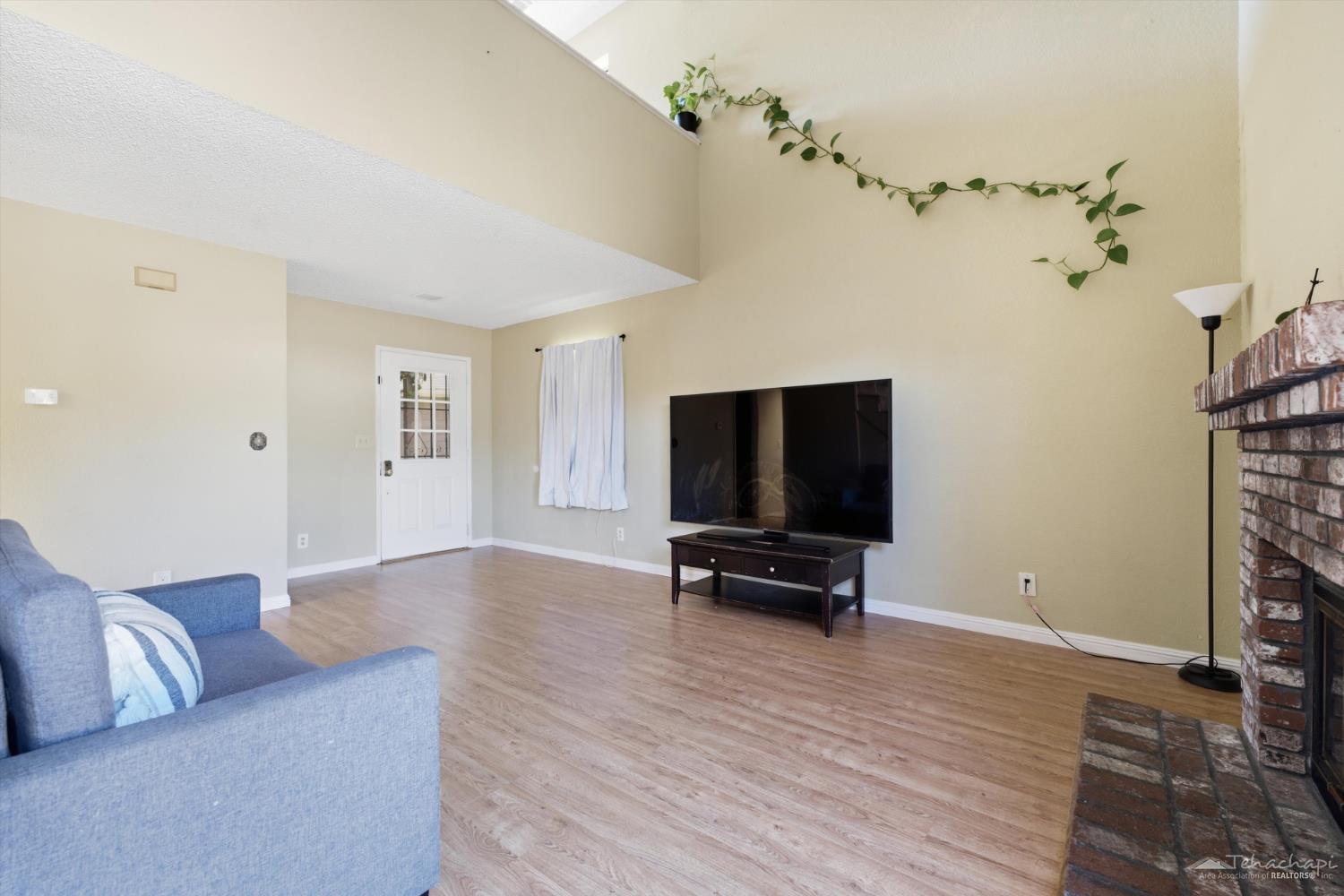 Glenview Court photo 8