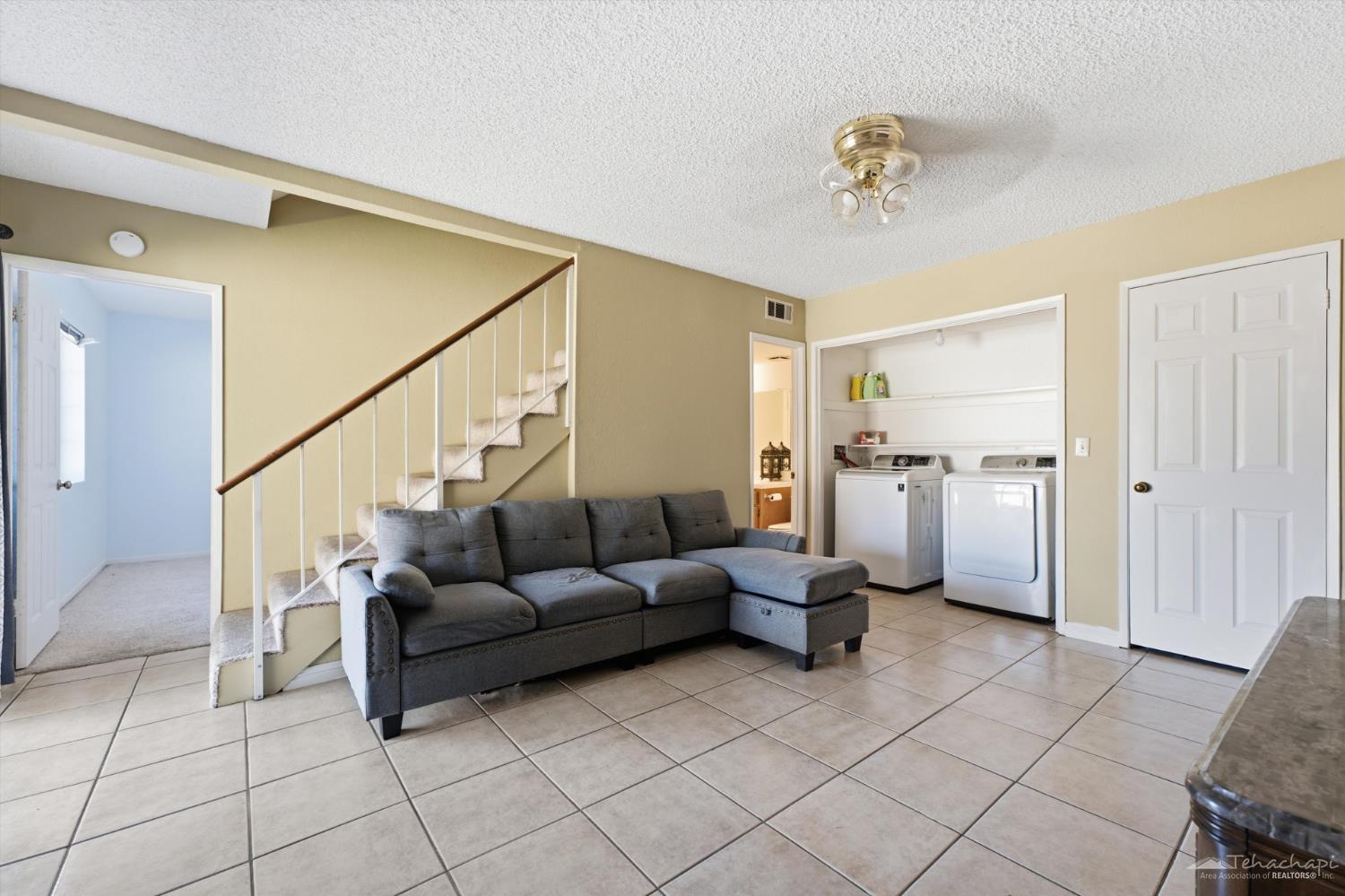 Glenview Court photo 23