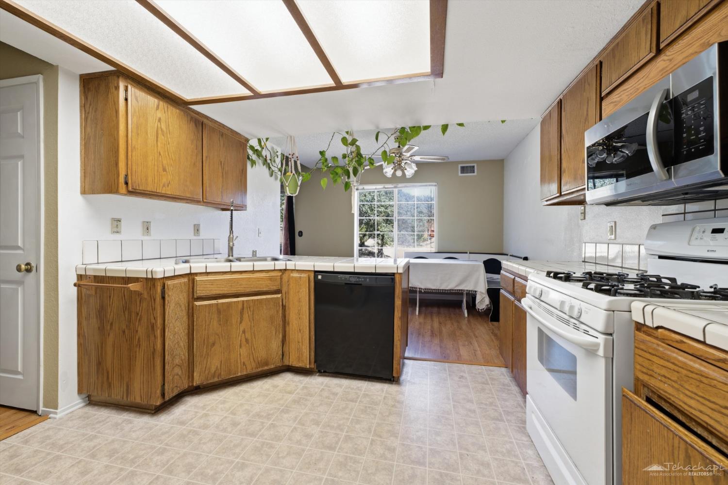 Glenview Court photo 12