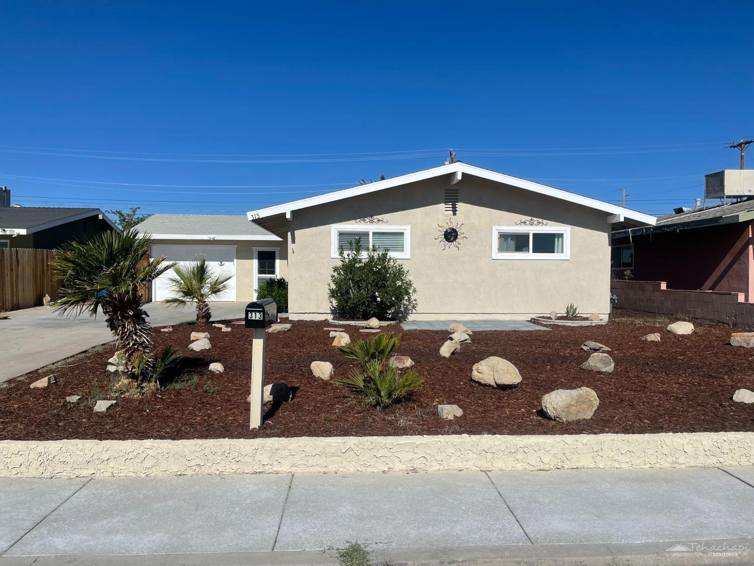 Lenore Street, Ridgecrest