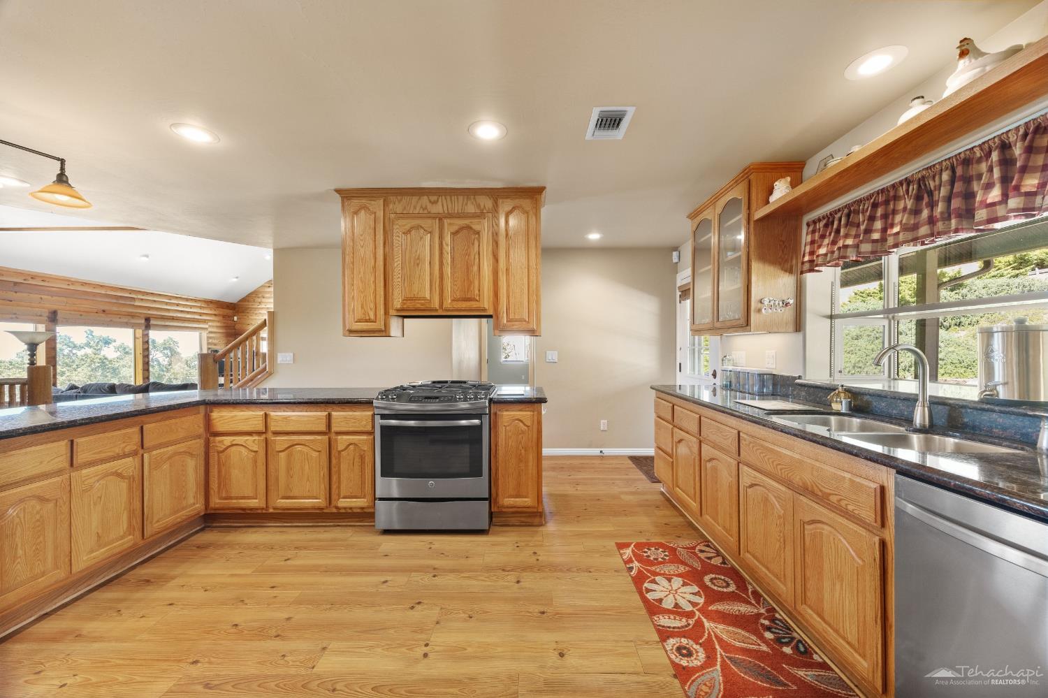 Greenhorn Court photo 22