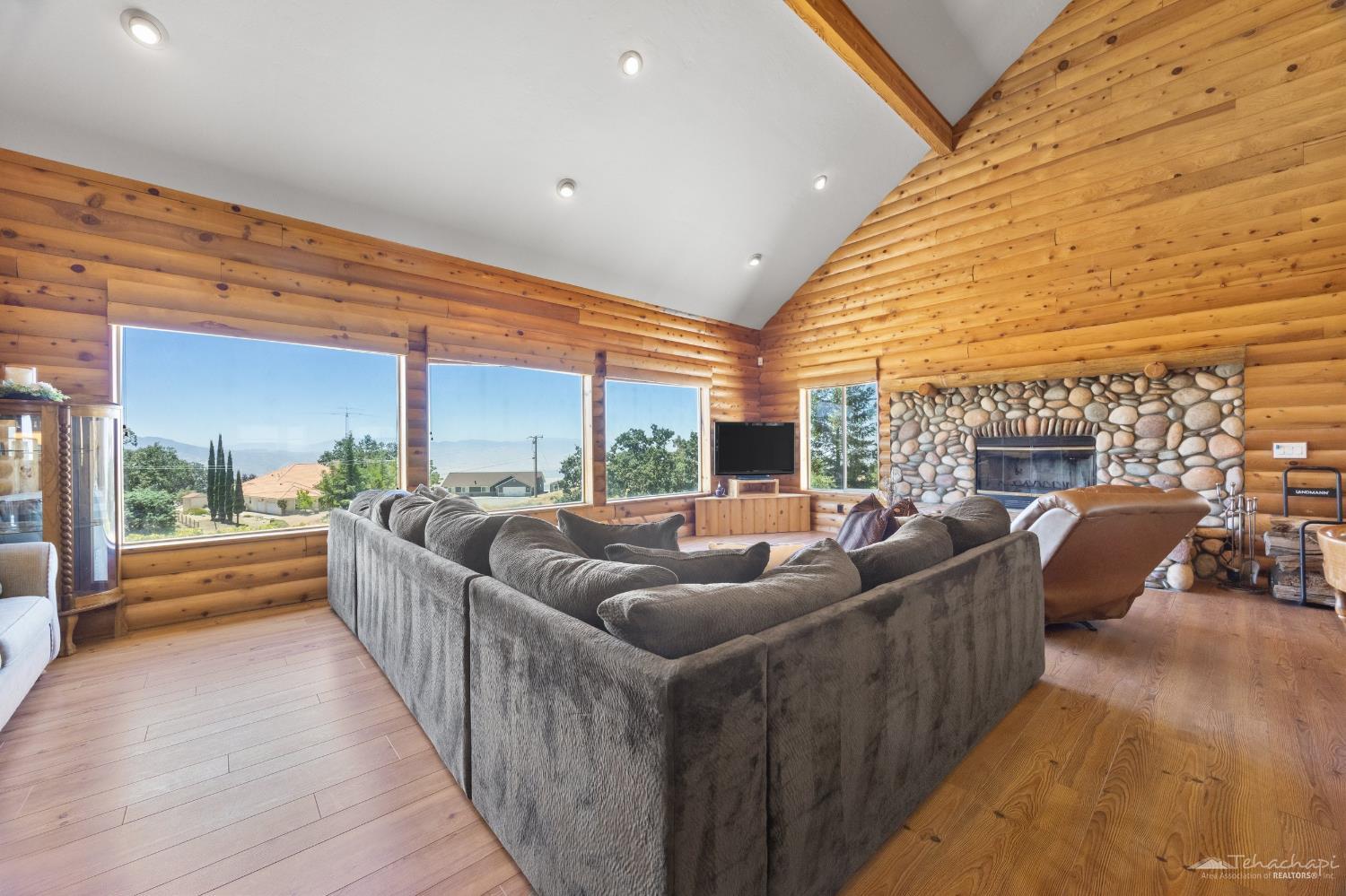 Greenhorn Court photo 10