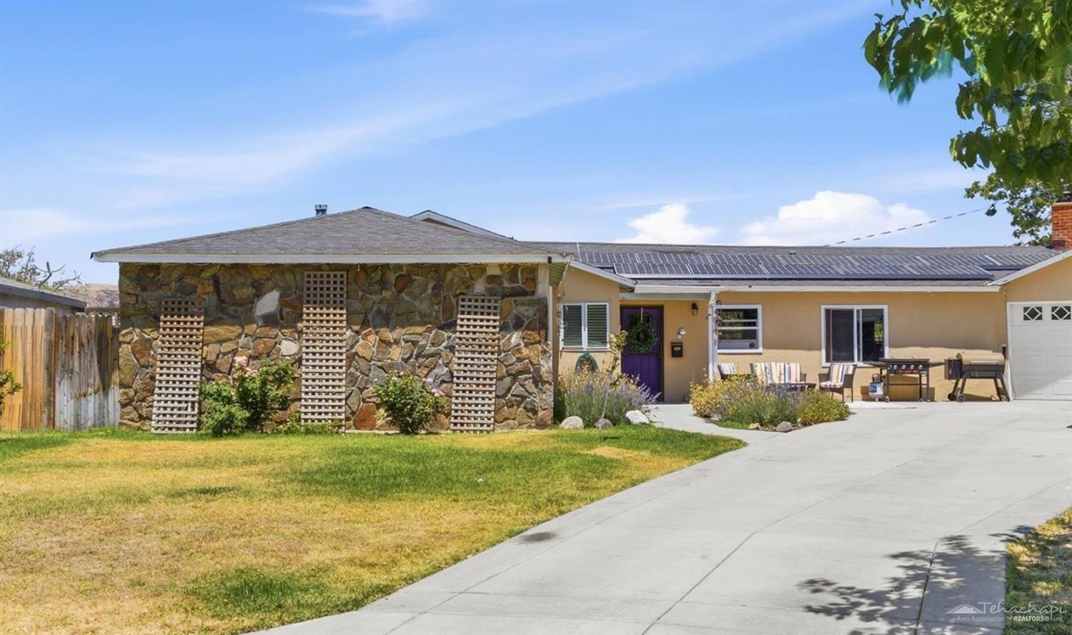 Bamboo Court, Tehachapi