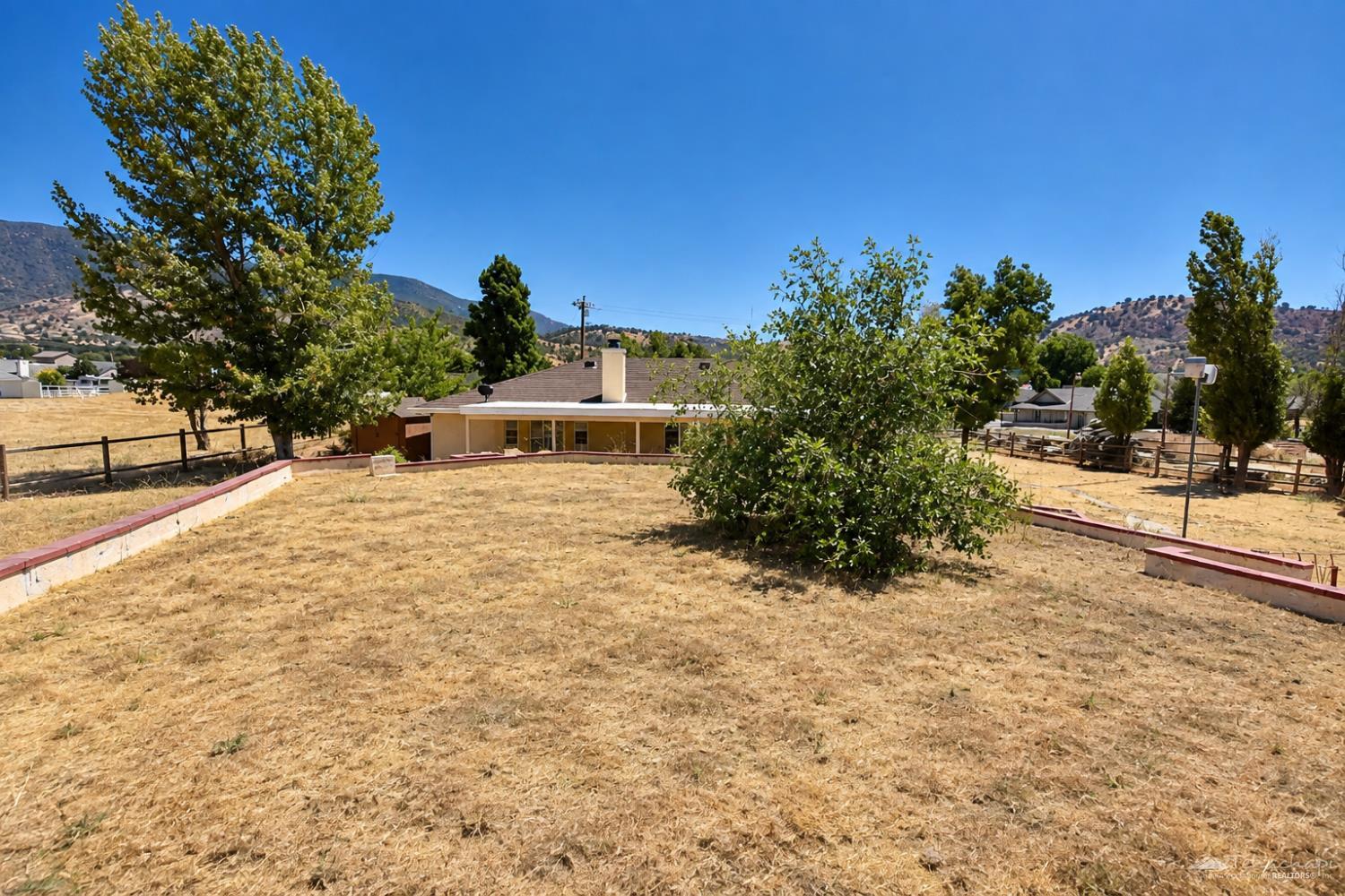 Burlingame Court photo 17