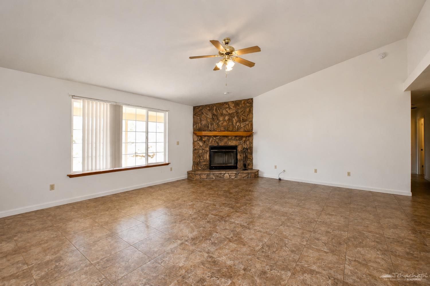 Burlingame Court photo 6