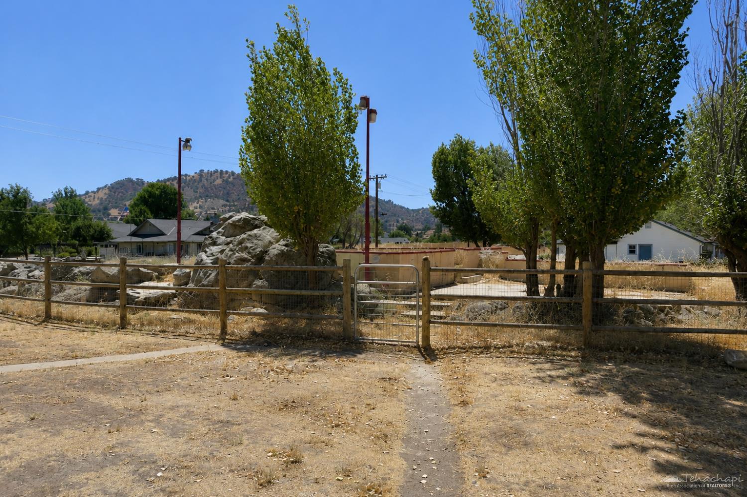Burlingame Court photo 18