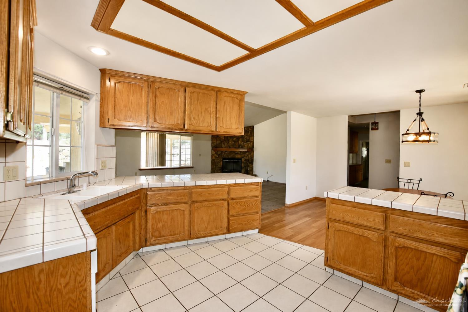 Burlingame Court photo 4