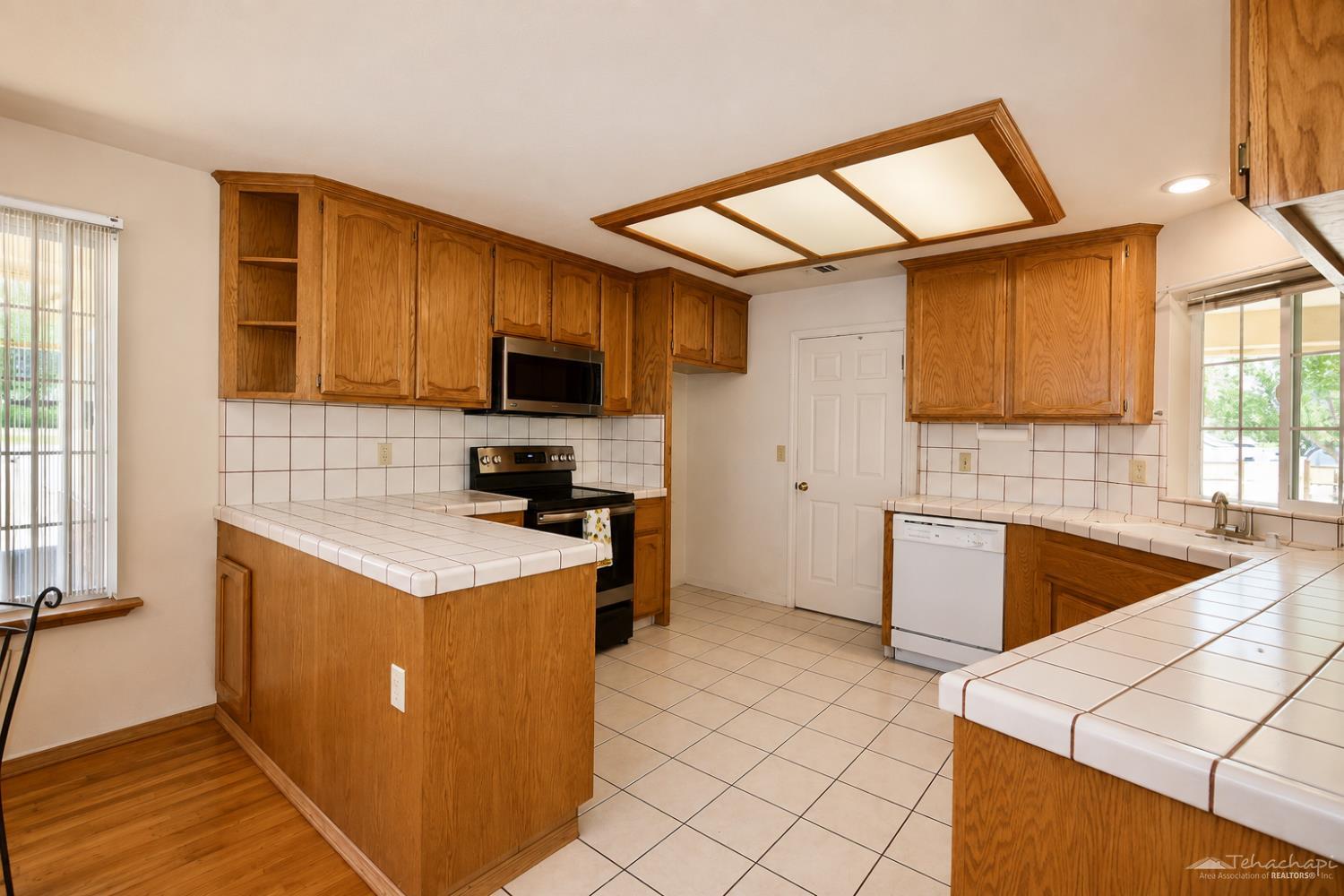 Burlingame Court photo 3