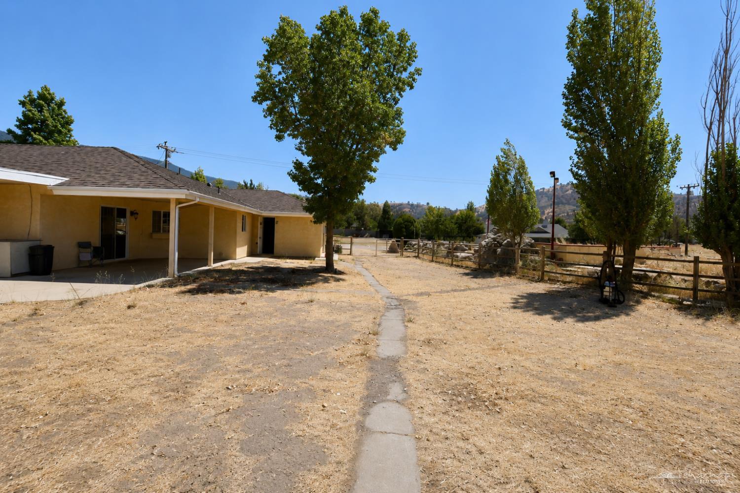 Burlingame Court photo 16