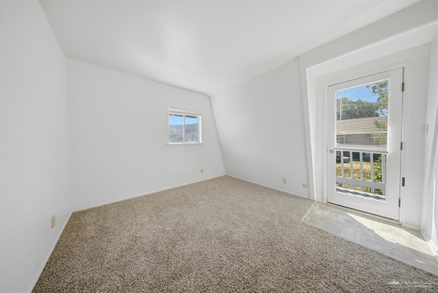 Oakflat Drive photo 17