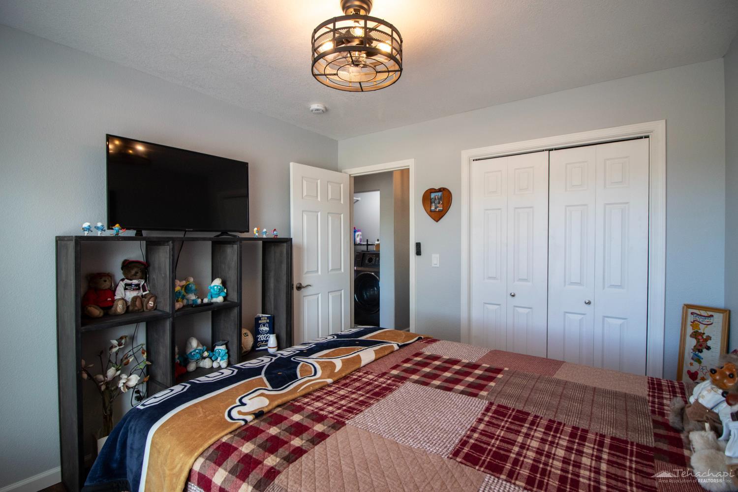 Bear Valley Road photo 22