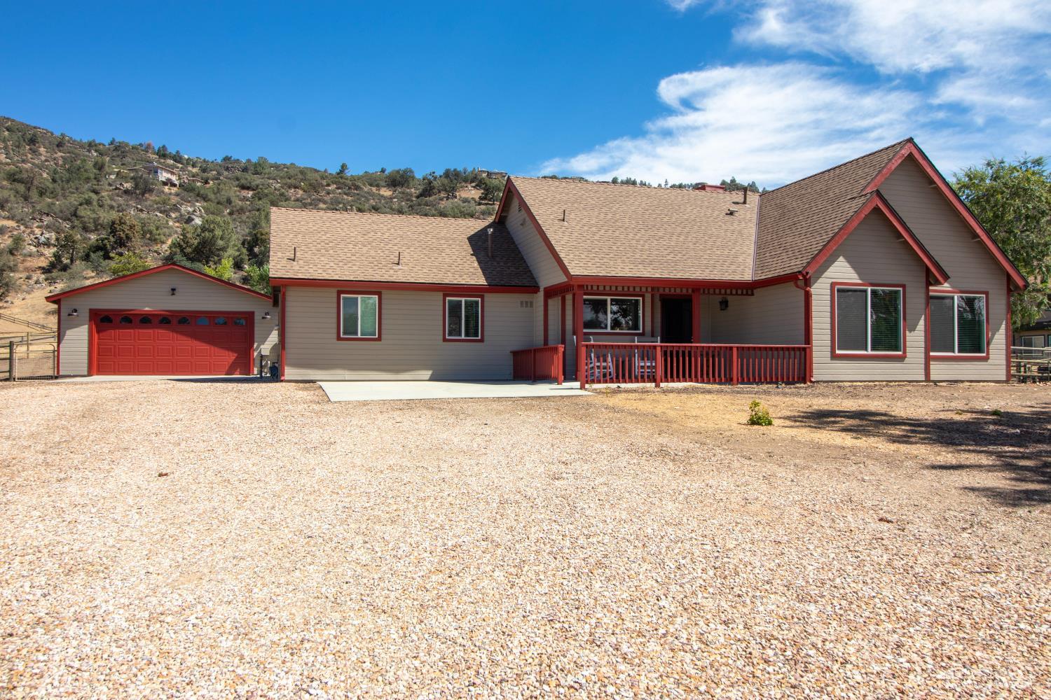 Bear Valley Road, Tehachapi