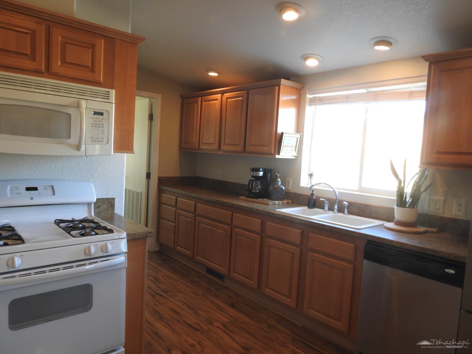 Tehachapi Willow Springs Road photo 12